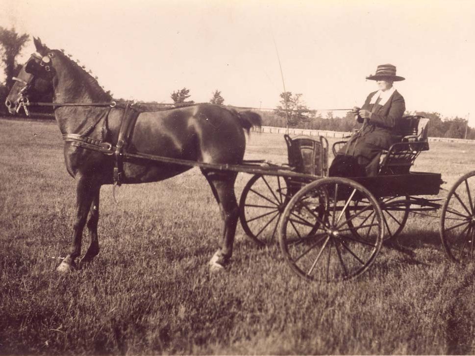 Mrs. Roy Leslie, 1st prize lady driver